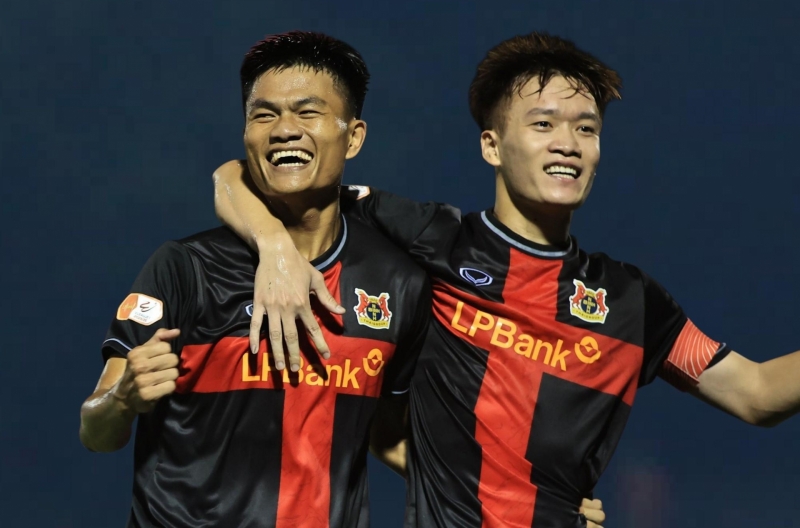 Hoàng Đức shines as Ninh Bình maintains top position in the V-League