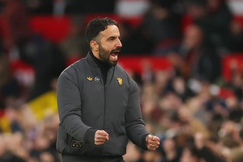 HLV Ruben Amorim khiến CĐV MU phấn khích với màn ăn mừng sau chiến thắng trước Brighton (Ảnh: talkSPORT).