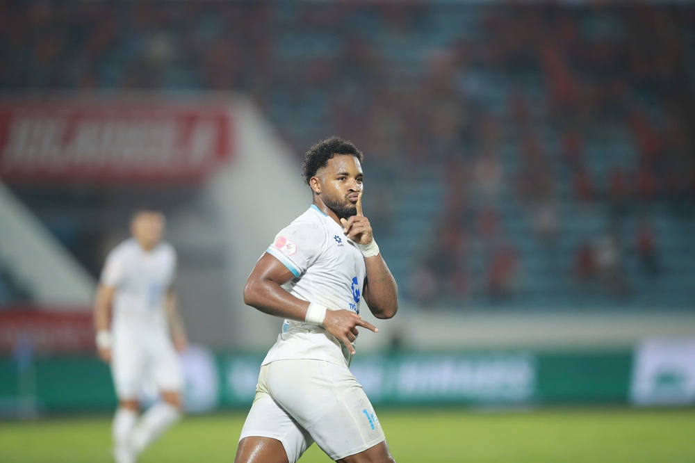 Vòng 14 LPBank V-League 2025/26: Xuân Son giúp CAHN nới rộng khoảng cách - Ảnh 1. Vòng 14 LPBank V-League 2025/26: Xuân Son giúp CAHN nới rộng khoảng cách - Ảnh 1.