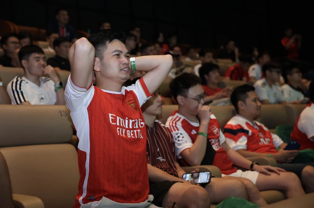 CĐV TP.HCM cuồng nhiệt cùng chung kết UEFA Champions League kịch tính - Ảnh 3. CĐV TP.HCM cuồng nhiệt cùng chung kết UEFA Champions League kịch tính - Ảnh 3.