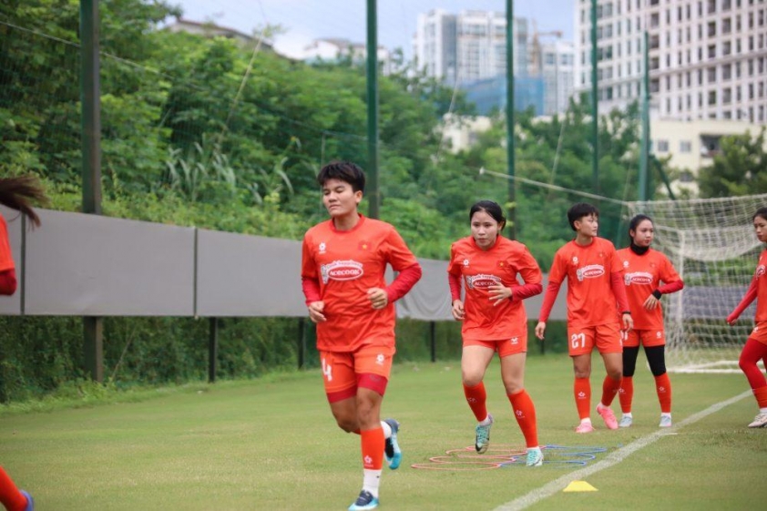 ĐT nữ Việt Nam hăng say tập luyện cho SEA Games 33 729898