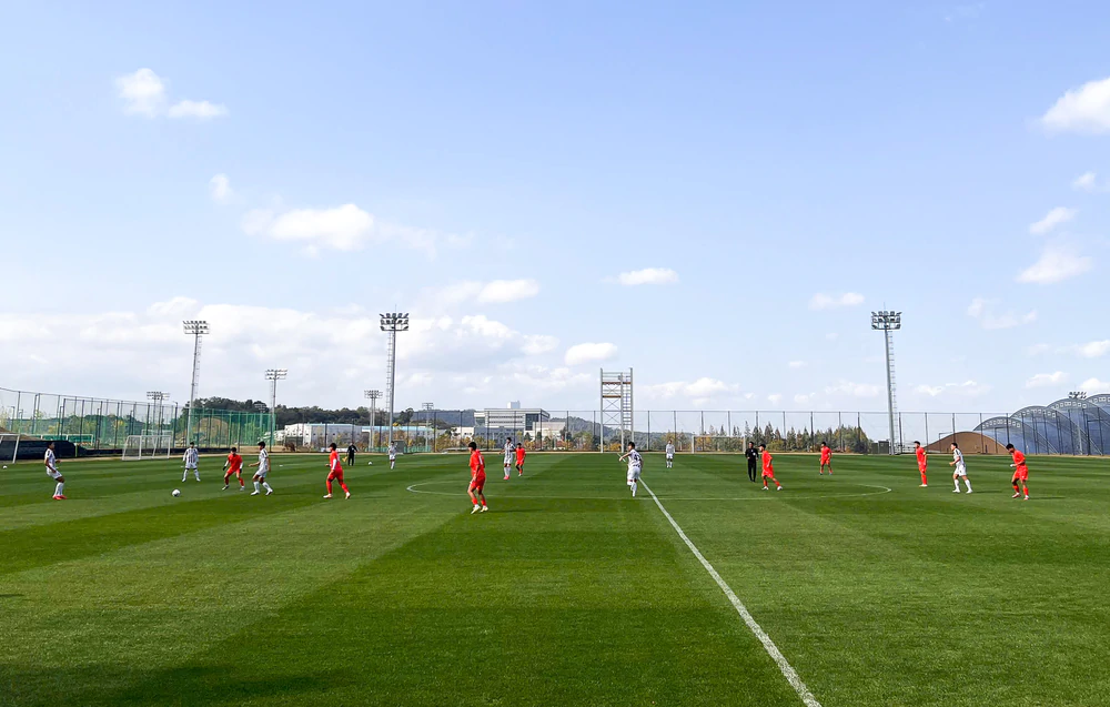 U17 Việt Nam thua đậm đội bóng Hàn Quốc trước thềm World Cup 2026 - Ảnh 1. U17 Việt Nam thua đậm đội bóng Hàn Quốc trước thềm World Cup 2026 - Ảnh 1.