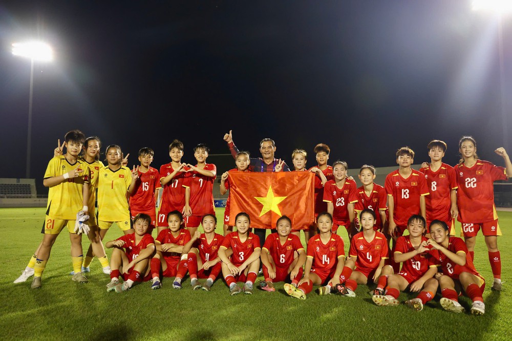 U17 nữ Việt Nam được thưởng 900 triệu đồng cho tấm vé dự giải châu Á - Ảnh 1. U17 nữ Việt Nam được thưởng 900 triệu đồng cho tấm vé dự giải châu Á - Ảnh 1.