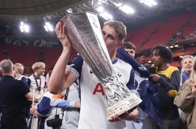 MU legend puzzled as his team misses out on the 'super Dutch center-back'