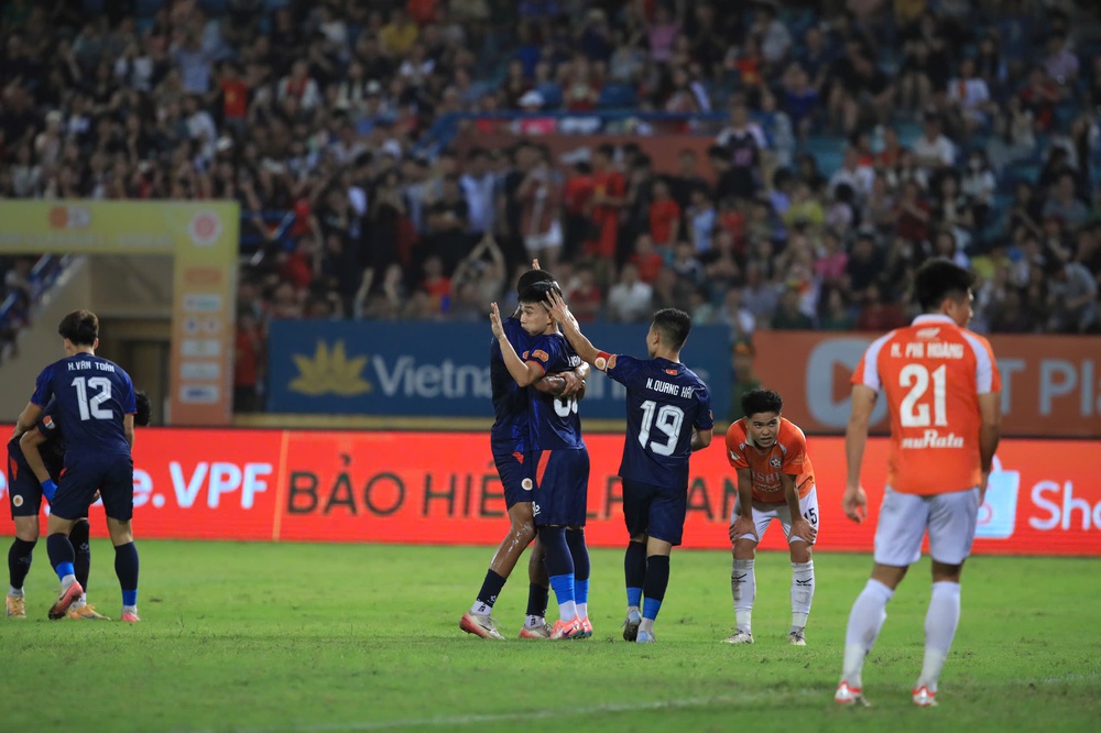 “Tiếp lửa” cho V-League - Ảnh 1.