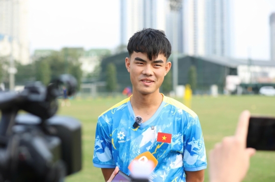 Top scorer asserts desire to play as center-back for Vietnam national team