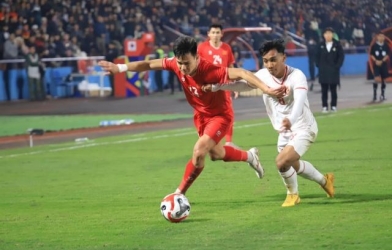 Coach Kim Sang Sik awaits the day to activate the 'crossing machine' for the Vietnam national team.