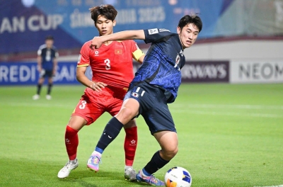 Identify the first 12 players called up to the Vietnam U19 team
