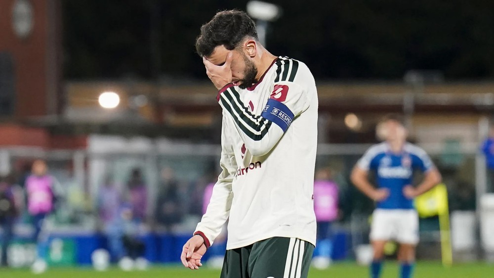 Bruno Fernandes công khai chỉ trích HLV Carrick: Kẻ trốn tránh trách nhiệm - Ảnh 1. Bruno Fernandes công khai chỉ trích HLV Carrick: Kẻ trốn tránh trách nhiệm - Ảnh 1.