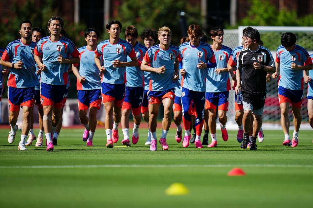 World Cup và bóng đá Việt: Dọn chỗ đón đại bàng - Ảnh 1.
