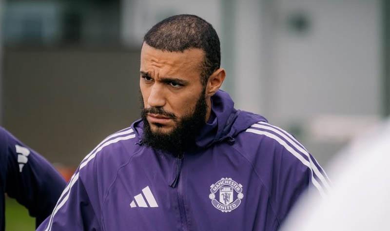 Mazraoui được đánh giá cao hơn Dalot - Ảnh: @centredevils