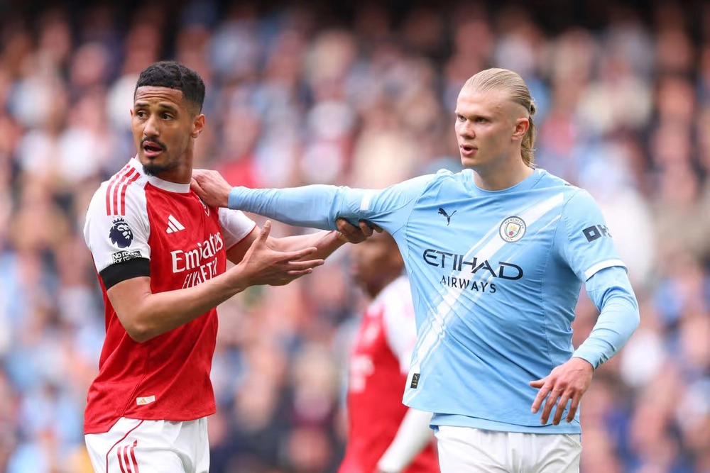 Premier League bác đề nghị của Man City, Arsenal chiếm lợi thế trong cuộc đua vô địch - Ảnh 1.