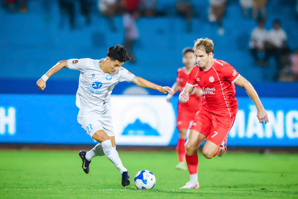 Cầu thủ U23 giúp Nam Định thăng hoa, nỗi nhớ Xuân Son dần vơi - Ảnh 1. Cầu thủ U23 giúp Nam Định thăng hoa, nỗi nhớ Xuân Son dần vơi - Ảnh 1.