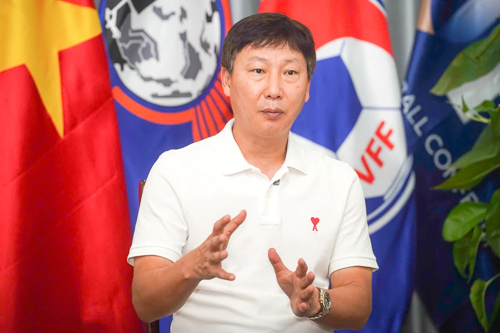 Báo Hàn Quốc: HLV Kim Sang Sik săn danh hiệu thứ 5 cùng bóng đá Việt Nam - Ảnh 1. Báo Hàn Quốc: HLV Kim Sang Sik săn danh hiệu thứ 5 cùng bóng đá Việt Nam - Ảnh 1.