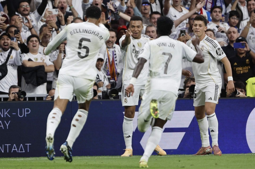 Real xuất sắc đánh bại Barca - Ảnh: EFE