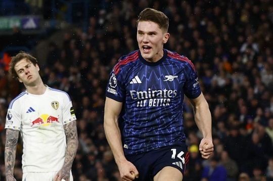 Gyokeres shines as Arsenal thrashes Leeds to maintain Premier League top spot