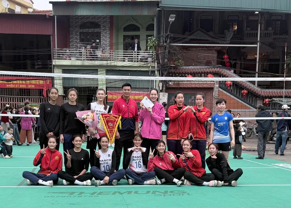 Tiêu điểm: Khi bóng chuyền hội làng là… “mùa vàng” - Ảnh 1.