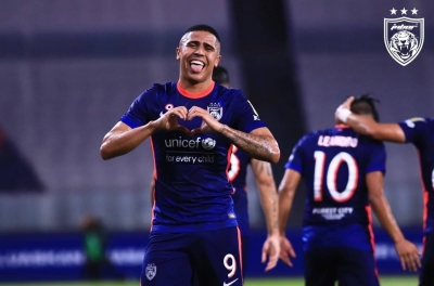 Malaysia is about to naturalize a Brazilian player who has played 170 matches and scored 175 goals.