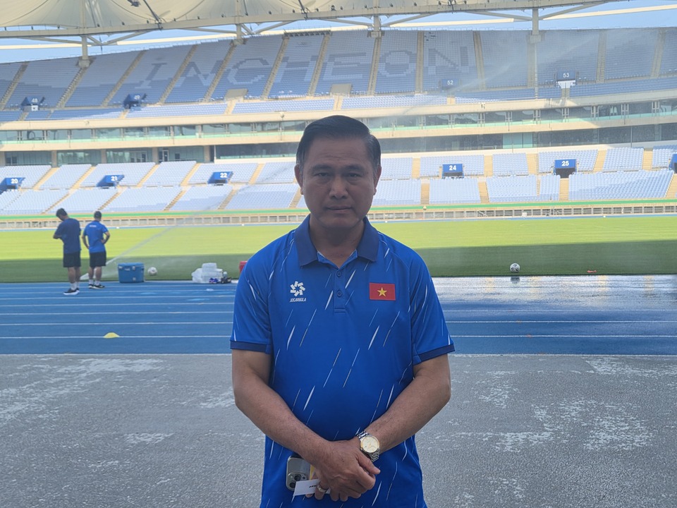 HLV Kim Sang Sik: 'Chuyến tập huấn tại Incheon vượt ngoài mong đợi' - Ảnh 1. HLV Kim Sang Sik: 'Chuyến tập huấn tại Incheon vượt ngoài mong đợi' - Ảnh 1.