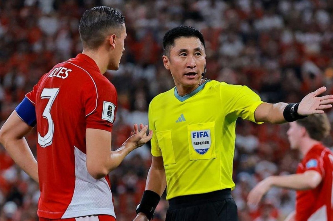 Chinese referee refuses to shake hands with Indonesian player
