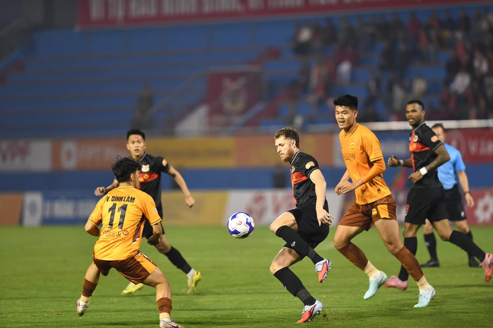 Trung Kiên không cứu nổi HAGL, sao U23 Việt Nam giúp HLV Vũ Tiến Thành thở phào - Ảnh 3.