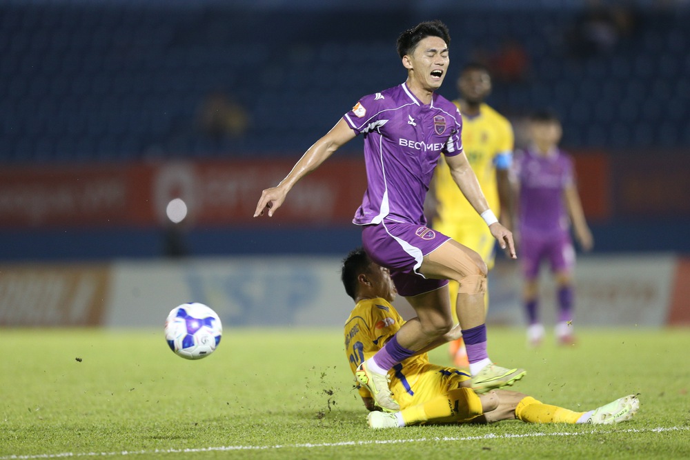 Sóng gió bủa vây vựu vương 4 lần vô địch V-League  - Ảnh 2.