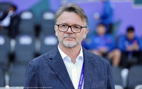 Vietnam football hot news today 22/4: Troussier returns to Vietnam; Vietnam coach leaves South American team after 1 month