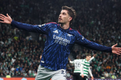 Arsenal wins a nail-biter, half the Premier League celebrates