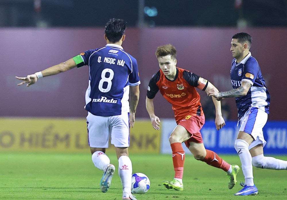 HAGL liên tục bị phả hơi nóng, cuộc đua trụ hạng thêm gay cấn - Ảnh 1.