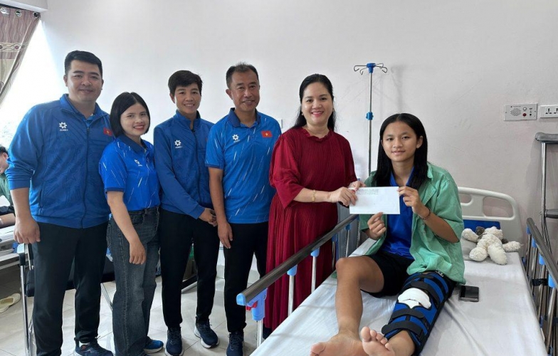 VFF encourages two injured Vietnamese players