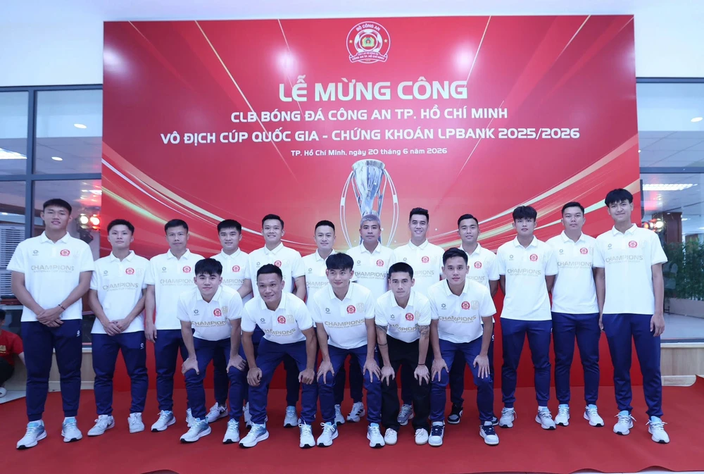 CLB CA TP.HCM mừng công chức vô địch Cúp Quốc gia 2025/26 - Ảnh 1.