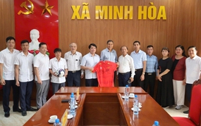 Hot football news in Vietnam today 4/6: U19 Vietnam has the strongest squad to face Myanmar; Coach Mai Đức Chung supports disadvantaged people.