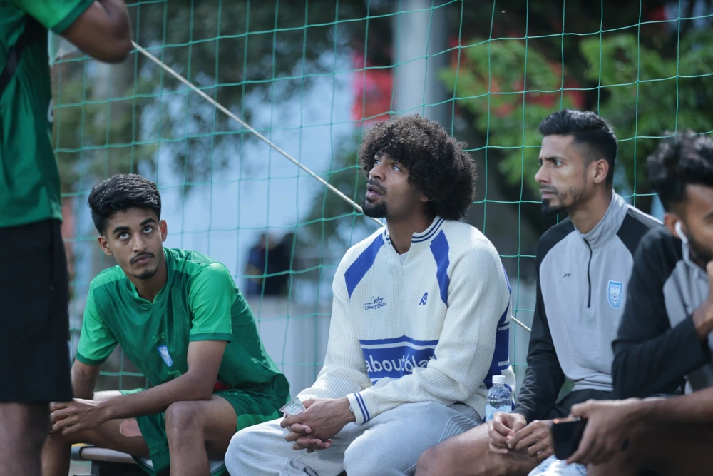 Tin nóng bóng đá Việt hôm nay 25/3: Trọng tài Hàn Quốc bắt trận Việt Nam gặp Malaysia; Tuyển thủ Bangladesh đá giải ngoại hạng Anh đến Việt Nam - Ảnh 2. Tin nóng bóng đá Việt hôm nay 25/3: Trọng tài Hàn Quốc bắt trận Việt Nam gặp Malaysia; Tuyển thủ Bangladesh đá giải ngoại hạng Anh đến Việt Nam - Ảnh 2.