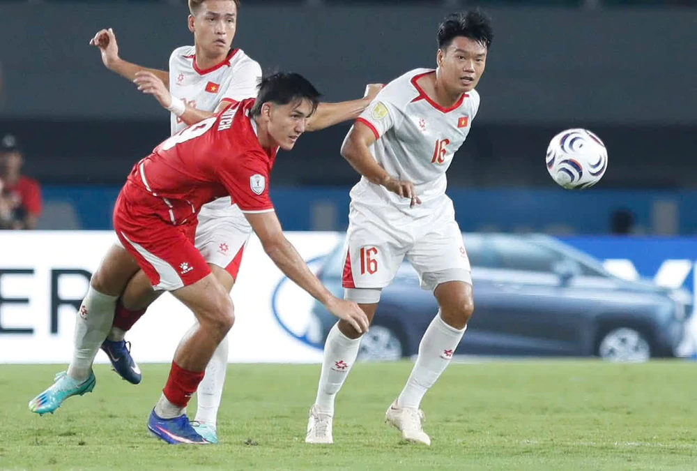 Thành Chung, “tấm khiên thép” đưa tuyển Việt Nam tiến bước tại ASEAN Cup 2026. Ảnh: FBNV Thành Chung, “tấm khiên thép” đưa tuyển Việt Nam tiến bước tại ASEAN Cup 2026. Ảnh: FBNV
