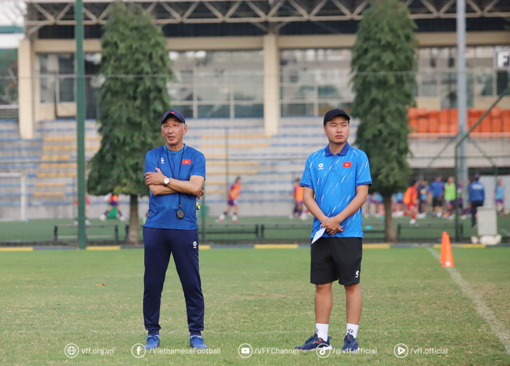 Việt kiều Croatia chuyển đội U23, U19 Việt Nam vẫn tập hăng say - Ảnh 2.