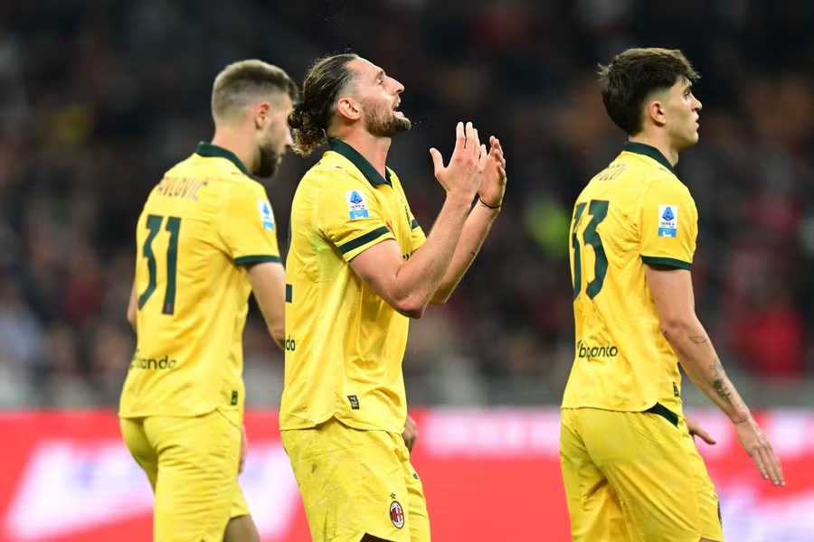 AC Milan thua ngay trên sân nhà, nguy cơ văng khỏi nhóm dự Champions League - Ảnh 1. AC Milan thua ngay trên sân nhà, nguy cơ văng khỏi nhóm dự Champions League - Ảnh 1.