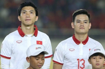 Coach Kim Sang Sik receives good news from the 'crossing machine' ahead of the Malaysia match
