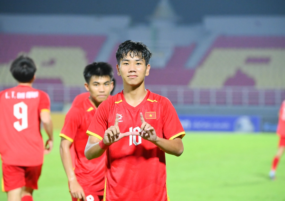 "Nhạc trưởng" U17 Việt Nam trên con đường của Hoàng Đức - Ảnh 1.