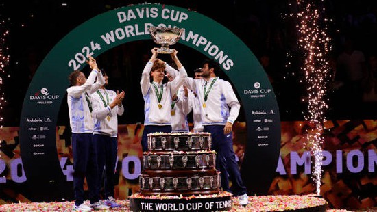 How are the Italians dominating the world of tennis?