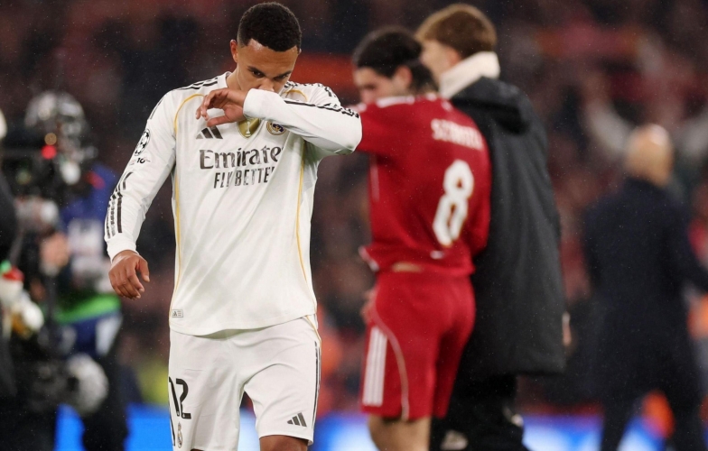 Liverpool shaken as fans send a 'farewell rat' message to Arnold