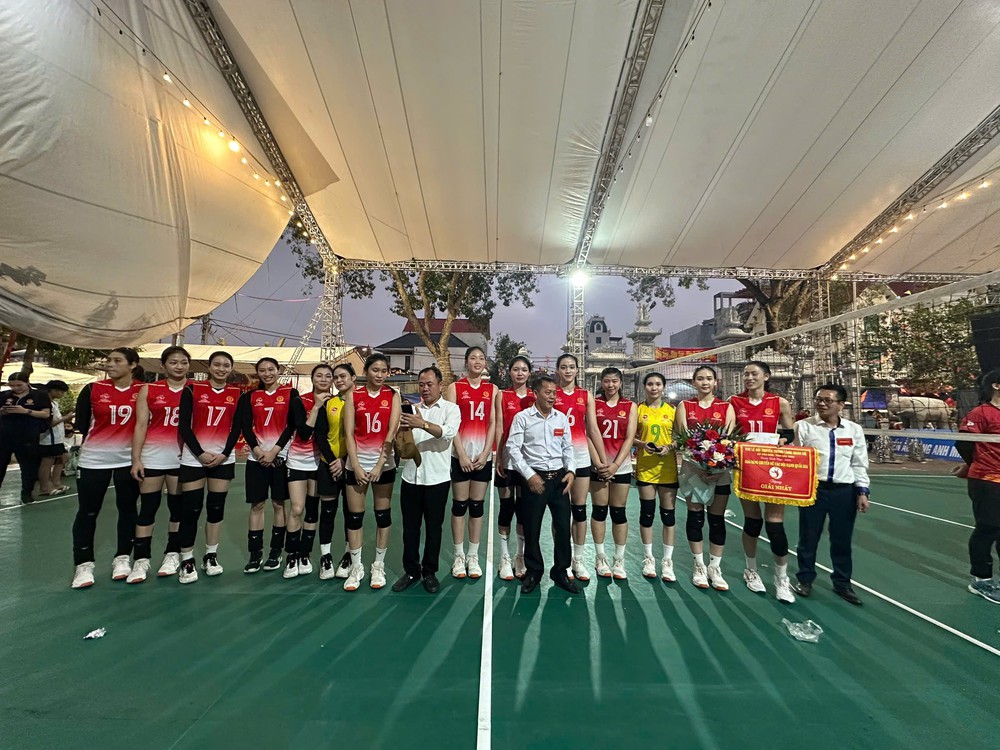 Hoa khôi bóng chuyền Việt Nam giành chức vô địch ngày đầu Xuân, sẵn sàng chinh phục mục tiêu mới - Ảnh 2.