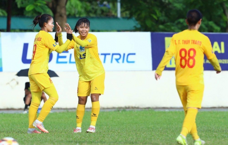 Huỳnh Như’s team secured a commanding 7-0 victory, taking the lead in the standings.
