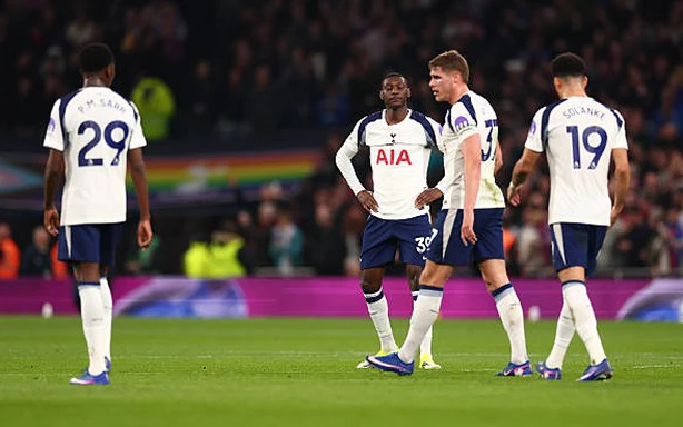 Tottenham's unprecedented decline in the Premier League faces the risk of relegation after nearly half a century.