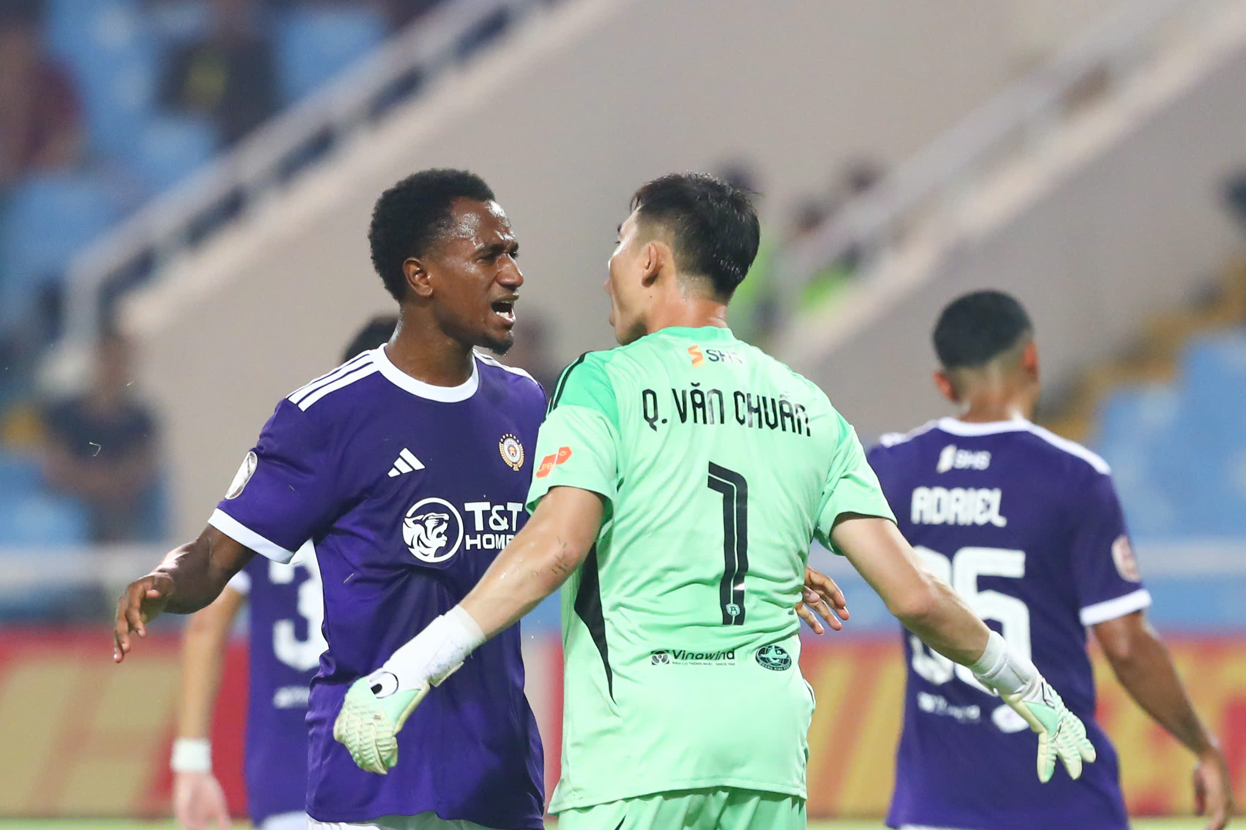 Tin nóng bóng đá Việt hôm nay 12/10: HLV Kim Sang Sik chuẩn bị nhân sự mới; HLV Harry Kewell thừa nhận Hà Nội FC may mắn - Ảnh 3. Tin nóng bóng đá Việt hôm nay 12/10: HLV Kim Sang Sik chuẩn bị nhân sự mới; HLV Harry Kewell thừa nhận Hà Nội FC may mắn - Ảnh 3.