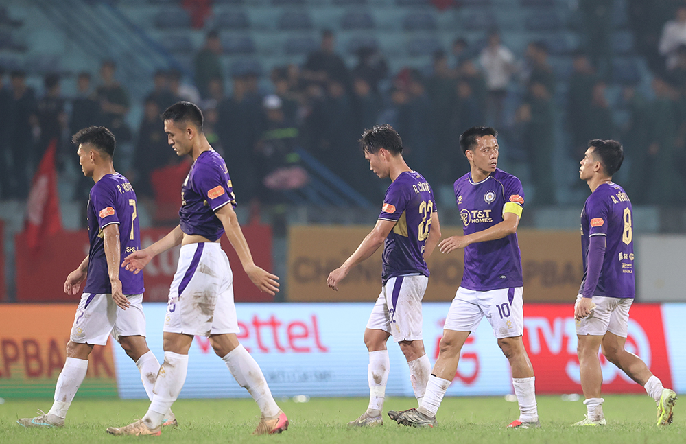 Bóng lăn trong tuần: Hết thịnh đến suy - Ảnh 1.