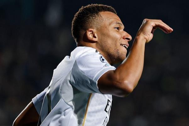 Injured and unable to play, Mbappe still refuses to leave the national team.