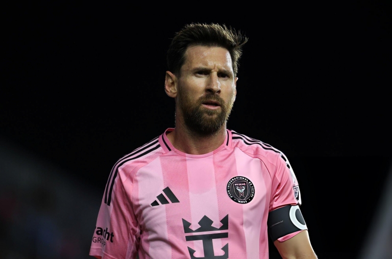 Messi plans to retire