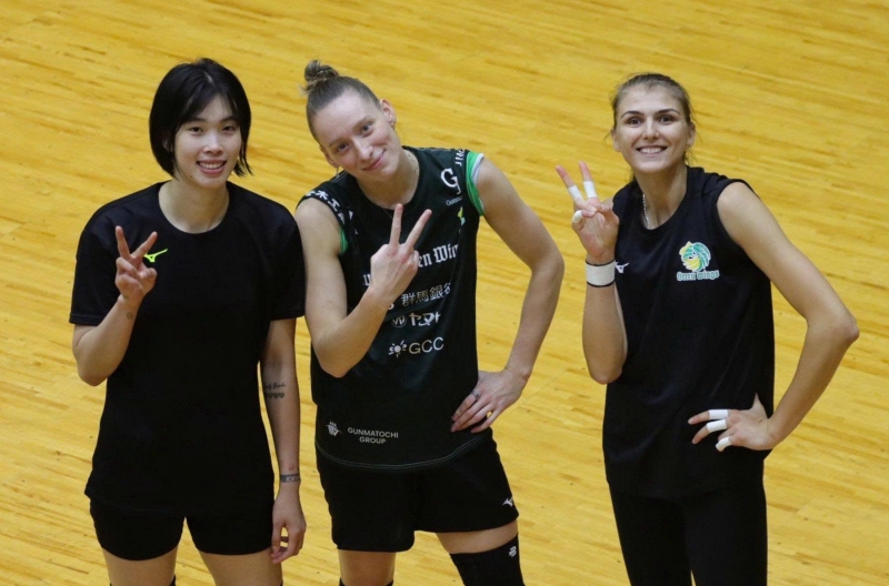 Opposite hitter Thanh Thúy makes an impressive debut with her new team