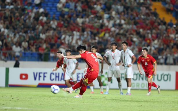 Will Dinh Bac be Coach Kim Sang Sik's first choice?