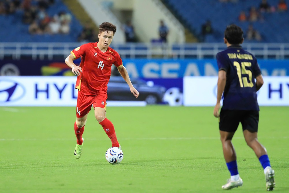 Bán kết Việt Nam vs Malaysia: Hoàng Đức sẽ đá cặp cùng ai? - Ảnh 1. Bán kết Việt Nam vs Malaysia: Hoàng Đức sẽ đá cặp cùng ai? - Ảnh 1.